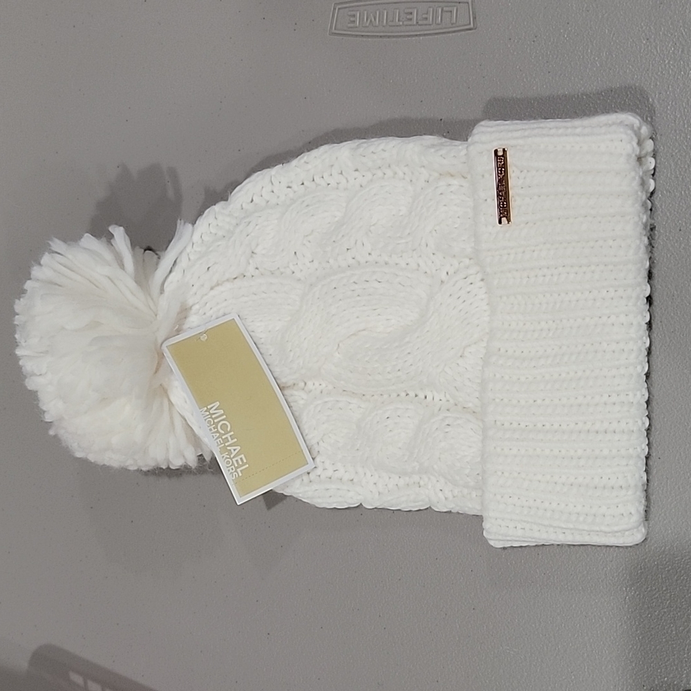 NWT WOMEN'S MICHAEL KORS CABLE KNIT HAT W/ KNIT POM